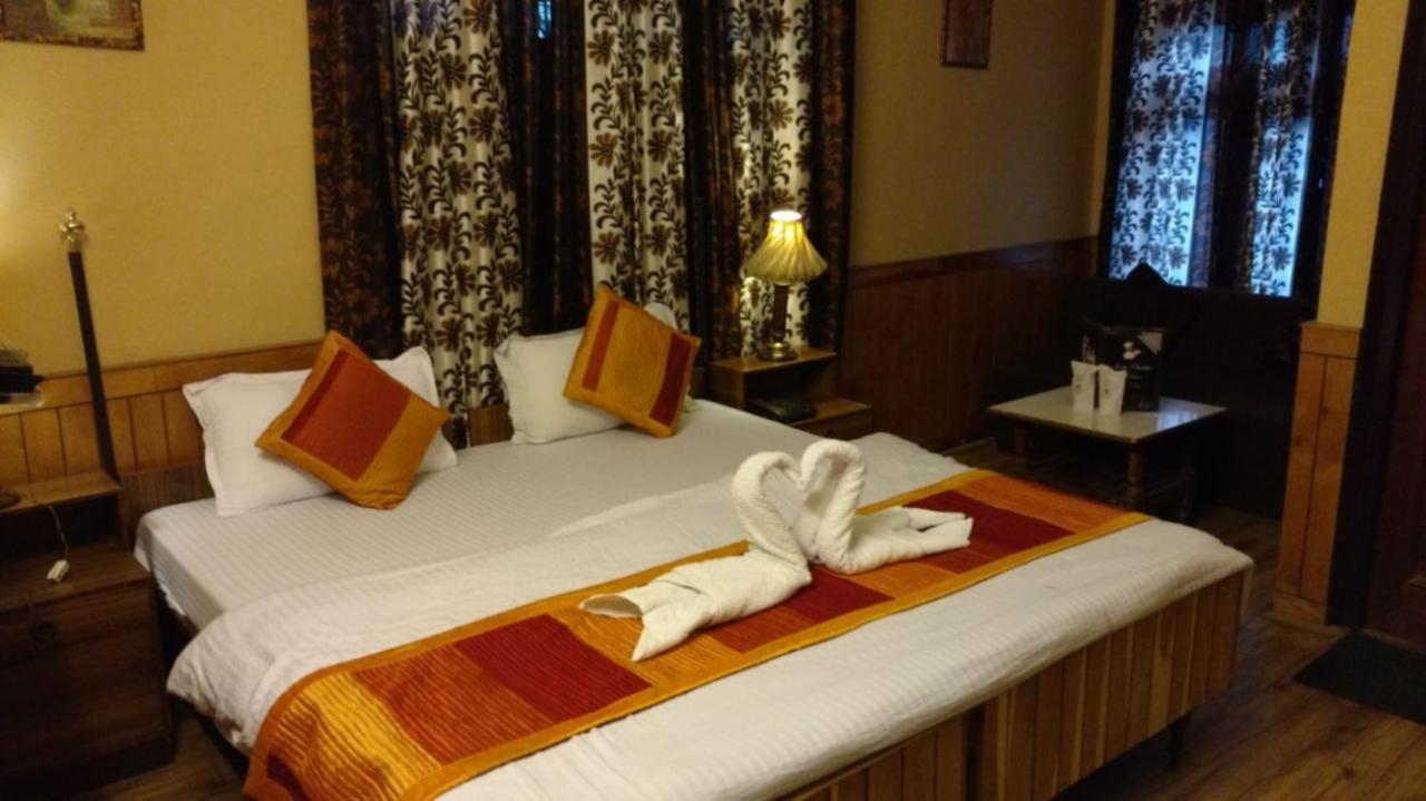 Goroomgo Ankur Lake View Mall Road Nainital - Prime Location With Luxury Room Exterior photo