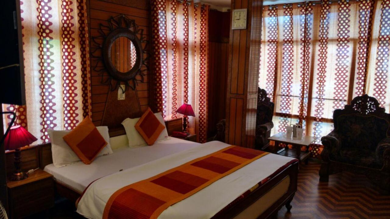Goroomgo Ankur Lake View Mall Road Nainital - Prime Location With Luxury Room Exterior photo